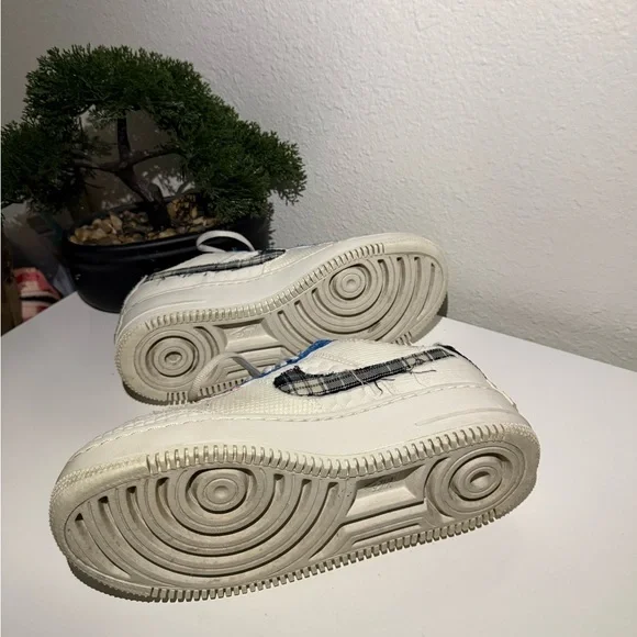 Nike air force Red and White Athletic Shoes - Picture 5 of 7